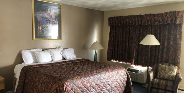 Village Inn Motel & Apts (D&O Motel) - Web Listing (newer photo)